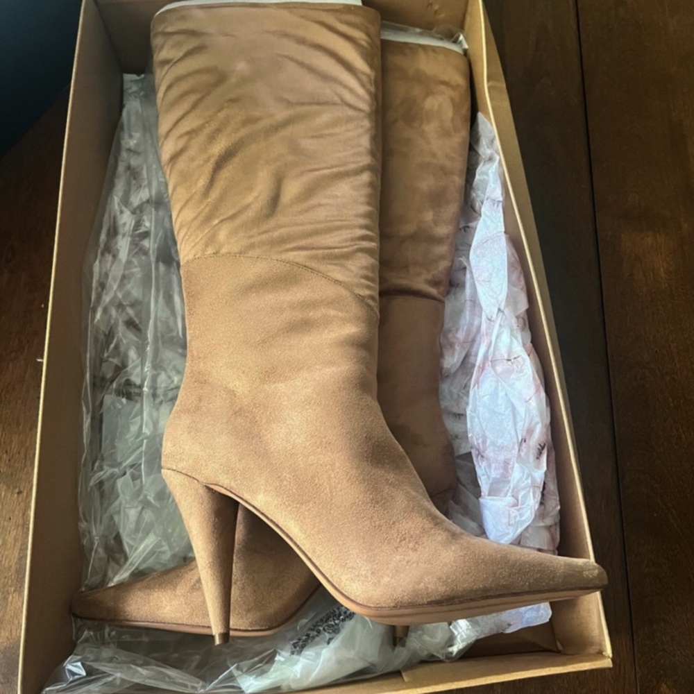 Women's Pointed Toe Knee-High Heeled Boots - Tan